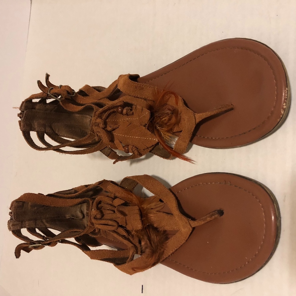 Minnetonka Feather Gladiator Sandal Make Offer!